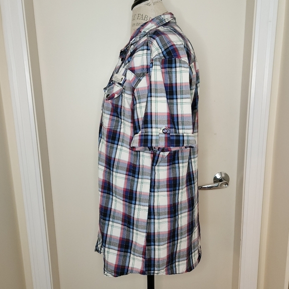Men's Short Sleeve Plaid Buttoned Shirt - Picture 2 of 13